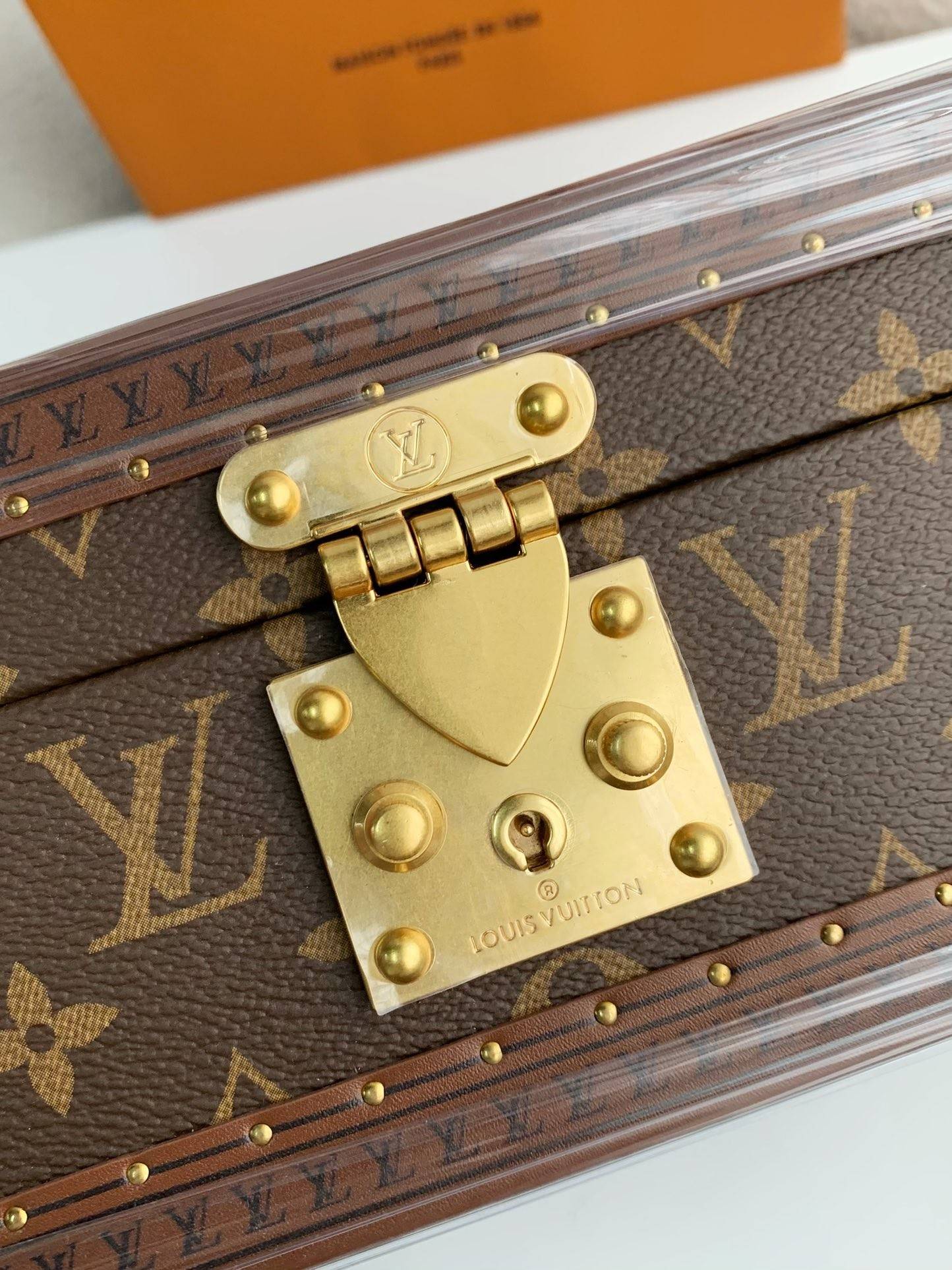 L*V Watch Storage Box Size:34*18*11cm
