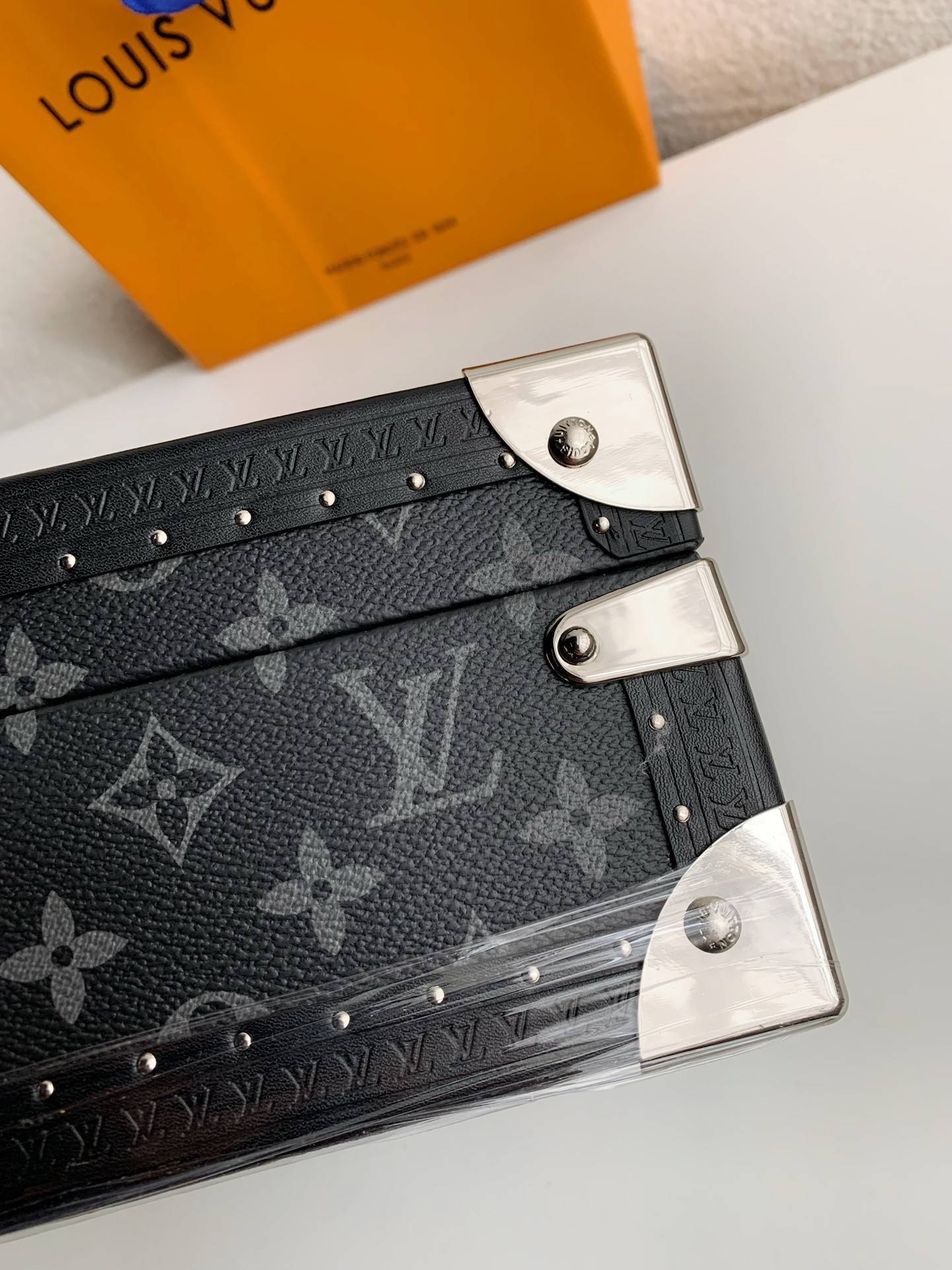 L*V Watch Storage Box Size:34*18*11cm