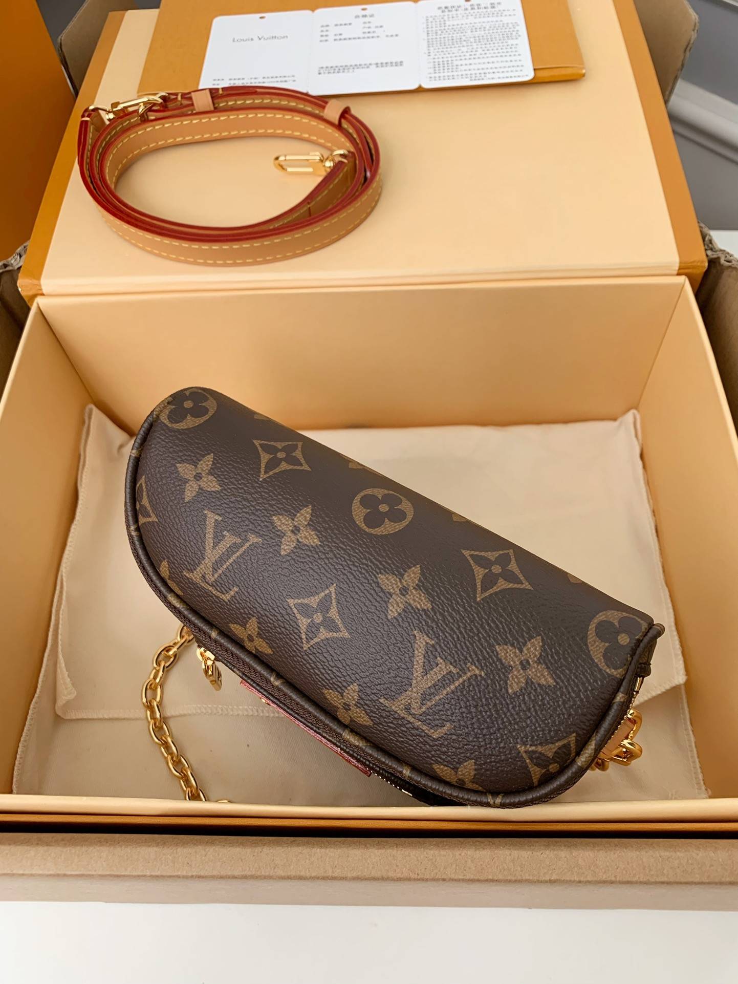 L*V's new MINI BUMBAG vintage handbag for the season M82335 is of top quality