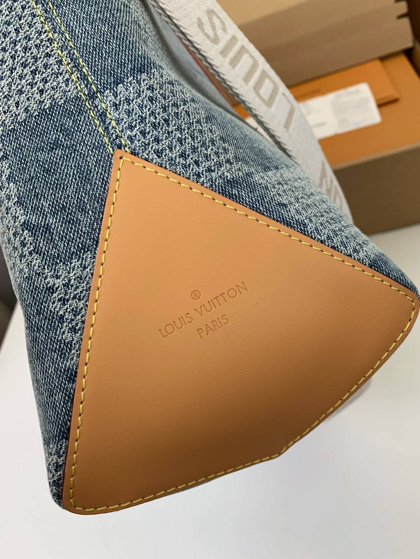 L*V New Weekend TOTE tannin jean bag N40702 Size:43*34*17.5cm