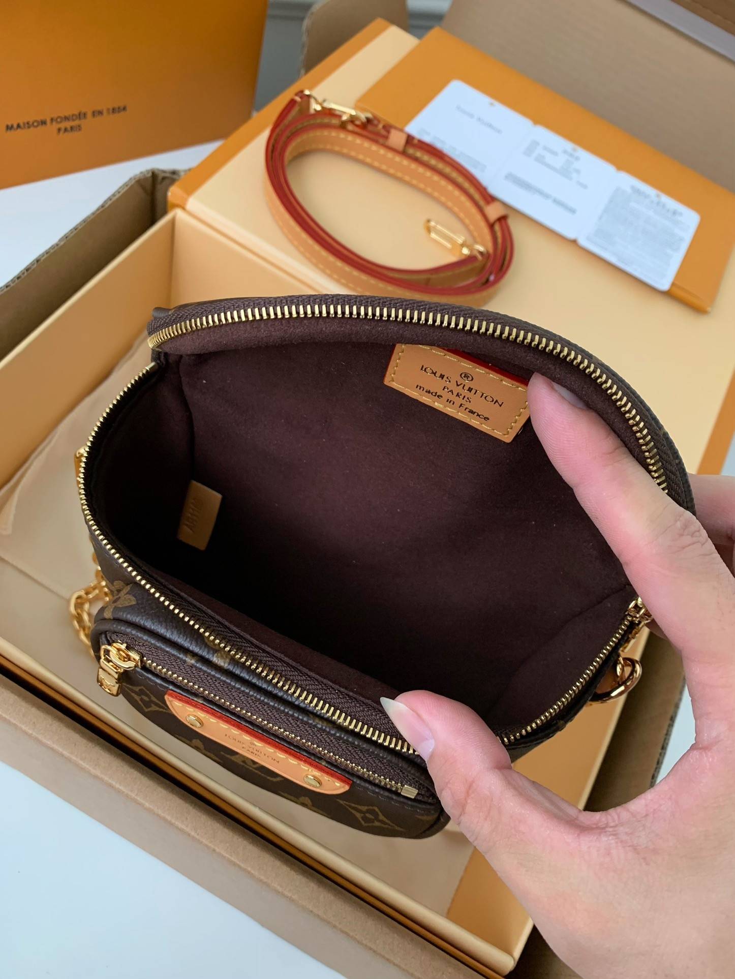 L*V's new MINI BUMBAG vintage handbag for the season M82335 is of top quality
