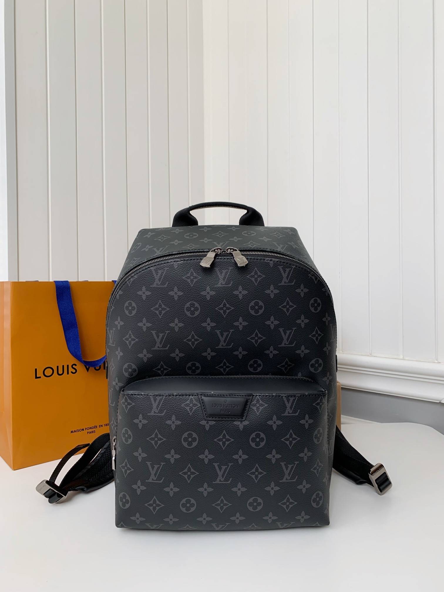 L*V Men's DISCOVERY Black Flower Backpack M43186 Top Quality Size: 30 * 40 * 20cm