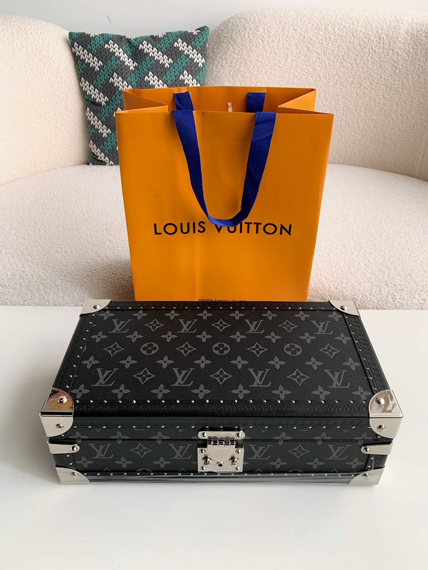 L*V Watch Storage Box Size:34*18*11cm
