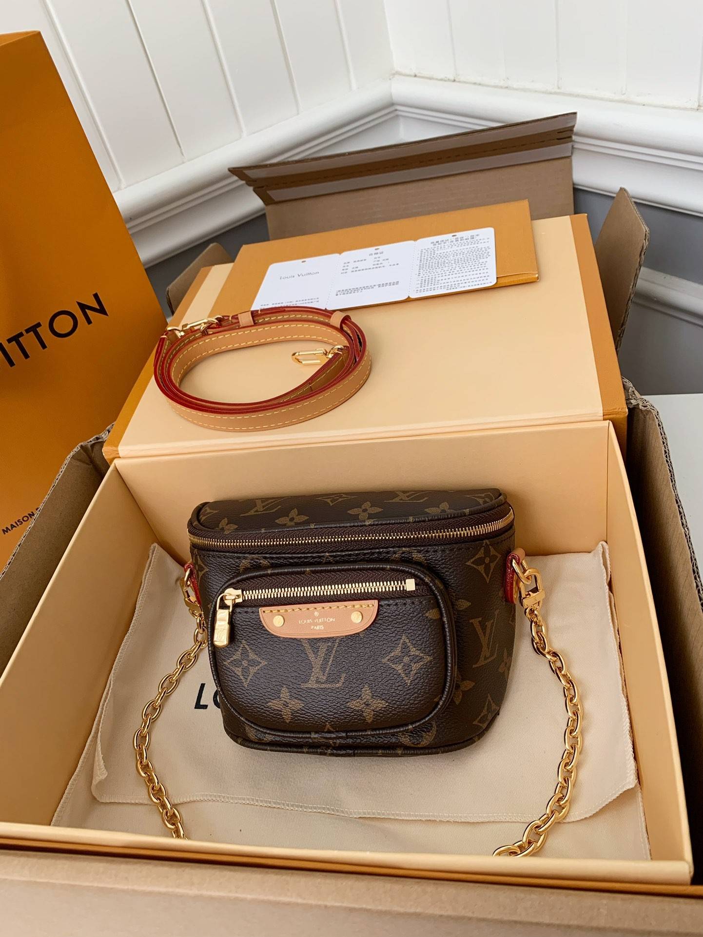 L*V's new MINI BUMBAG vintage handbag for the season M82335 is of top quality