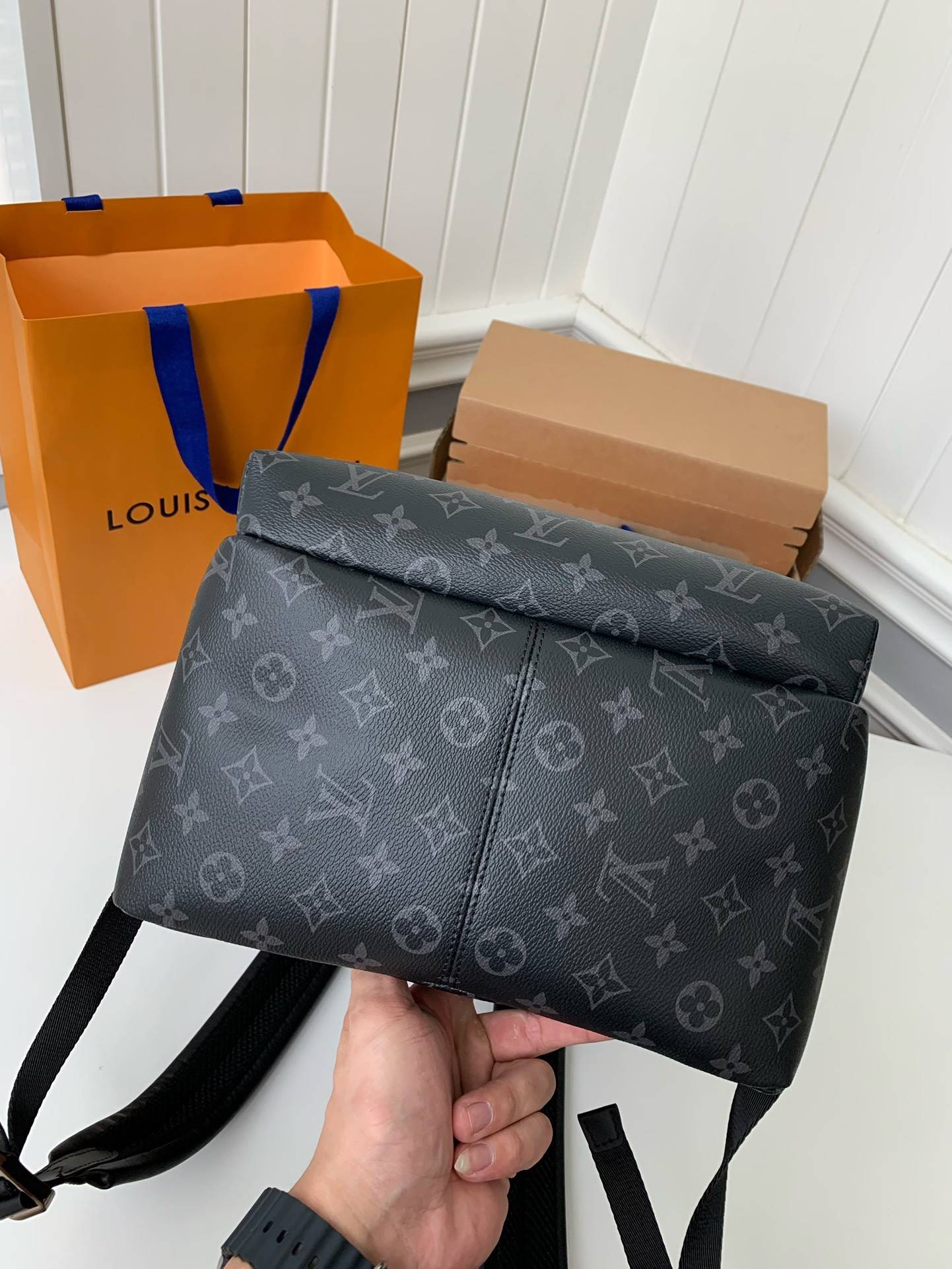 L*V Men's DISCOVERY Black Flower Backpack M43186 Top Quality Size: 30 * 40 * 20cm