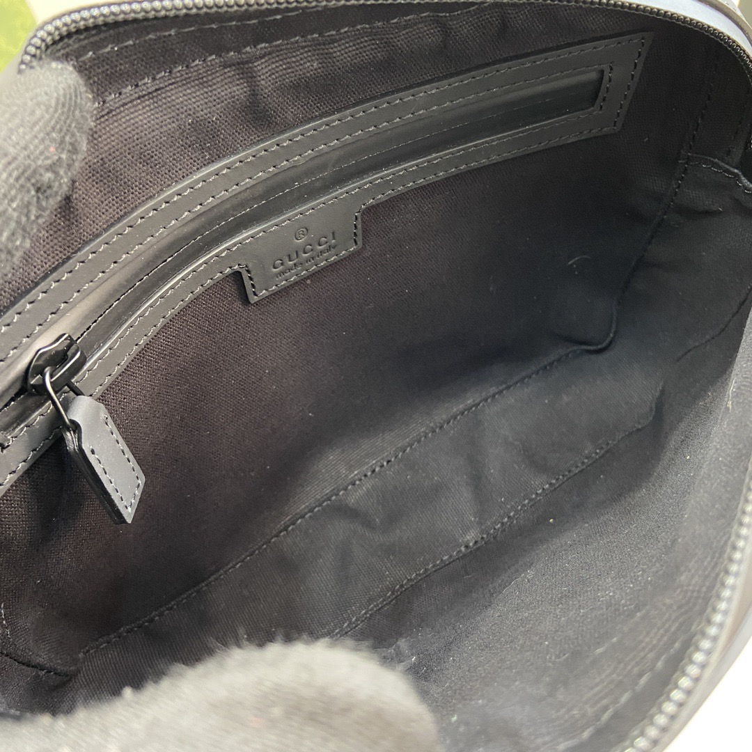 Gucci Crossbody Bags A range of men's bags in black rubber effect leather Model: 771293. Dimensions: 17* 24* 5cm
