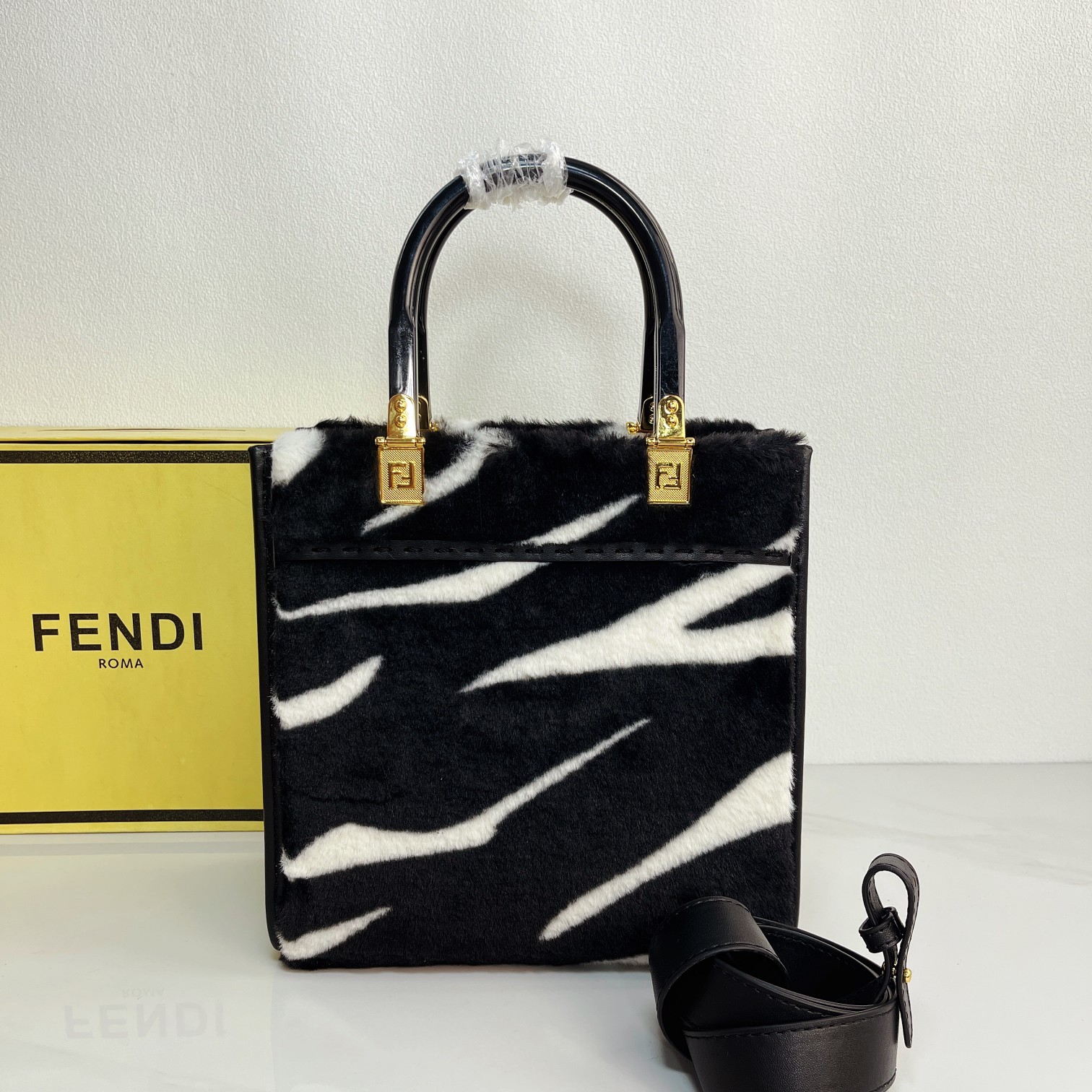 Fendi Tote Bag "Sunshine Tote Bag" Model: 8836 Black and White Pattern Size 23ⅹ22cm