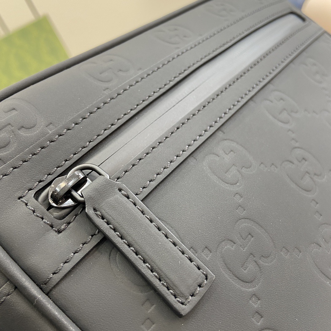 Gucci Crossbody Bags A range of men's bags in black rubber effect leather Model: 771293. Dimensions: 17* 24* 5cm