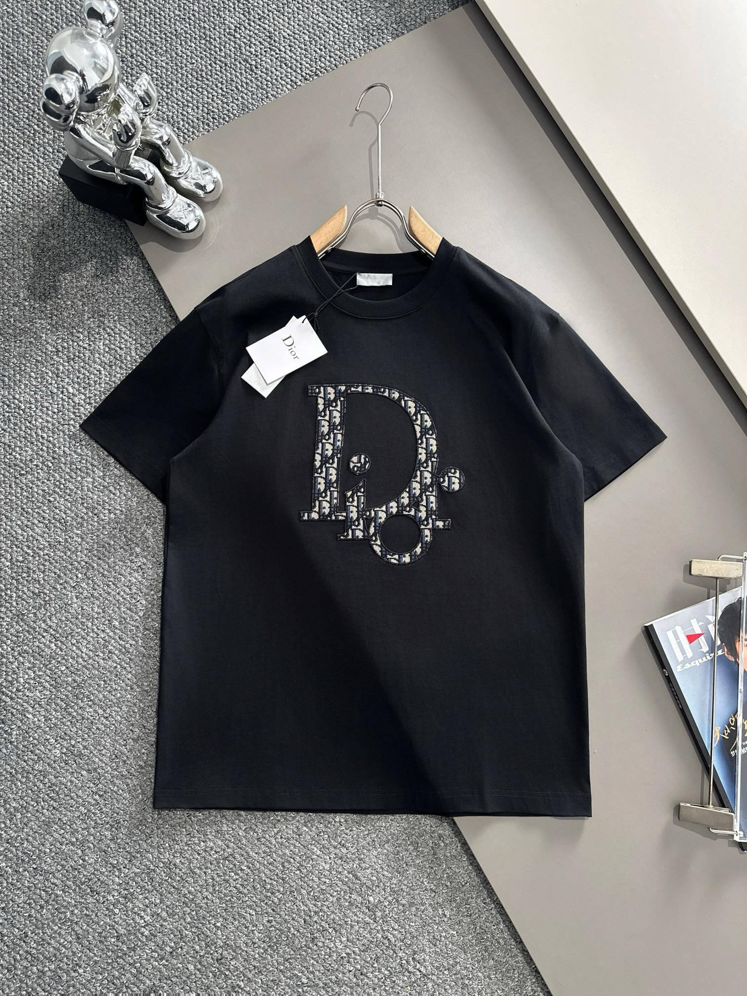 Classic Pattern Embroidery T Shirt
