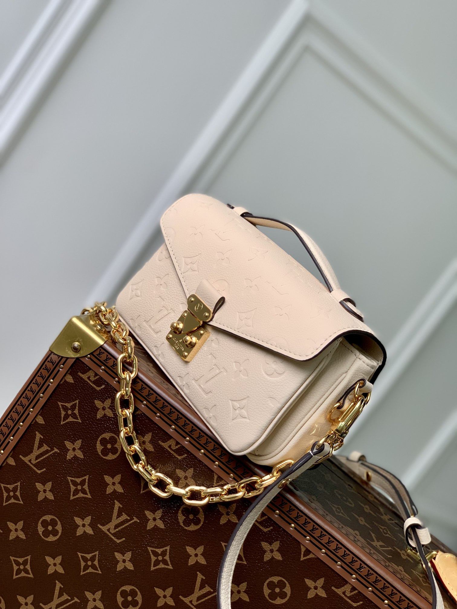 Louis Vuitton Pochette Métis East West Bag