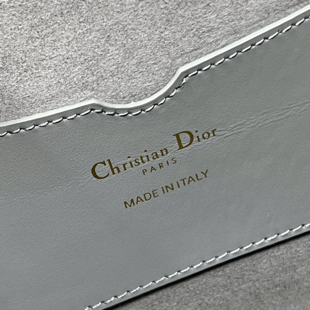30 Montaigne Bag