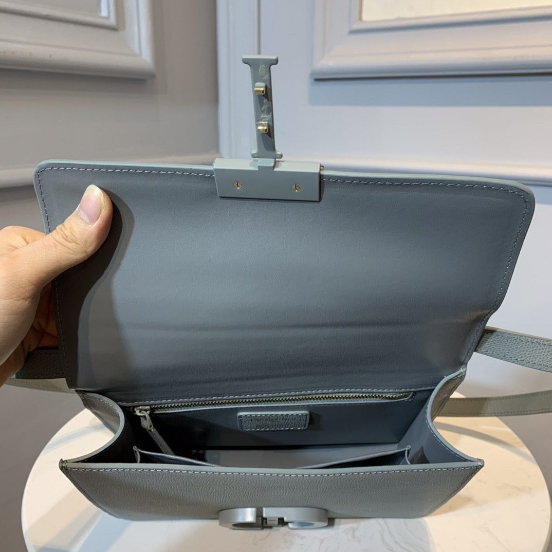 30 Montaigne Bag