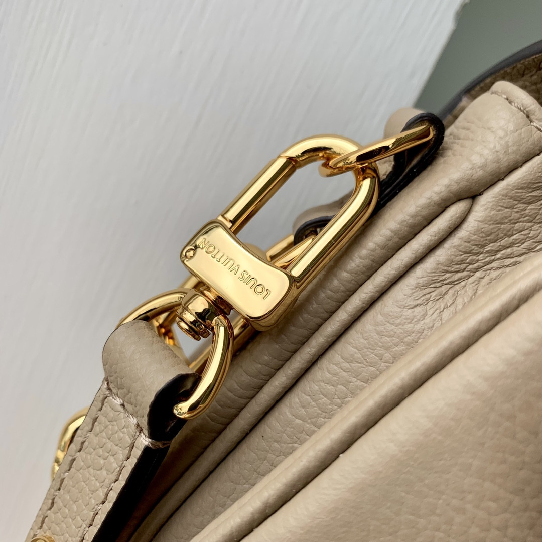 Louis Vuitton Pochette Métis East West Bag