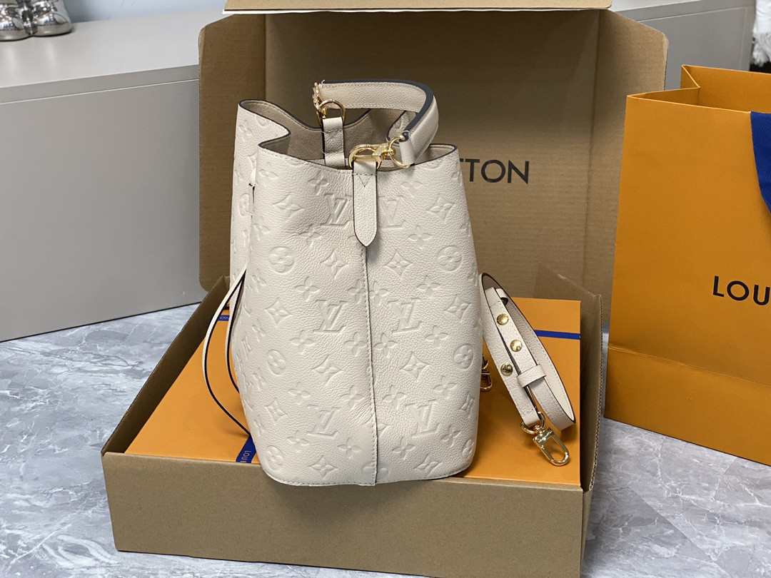 Louis Vuitton Néonoé Bag