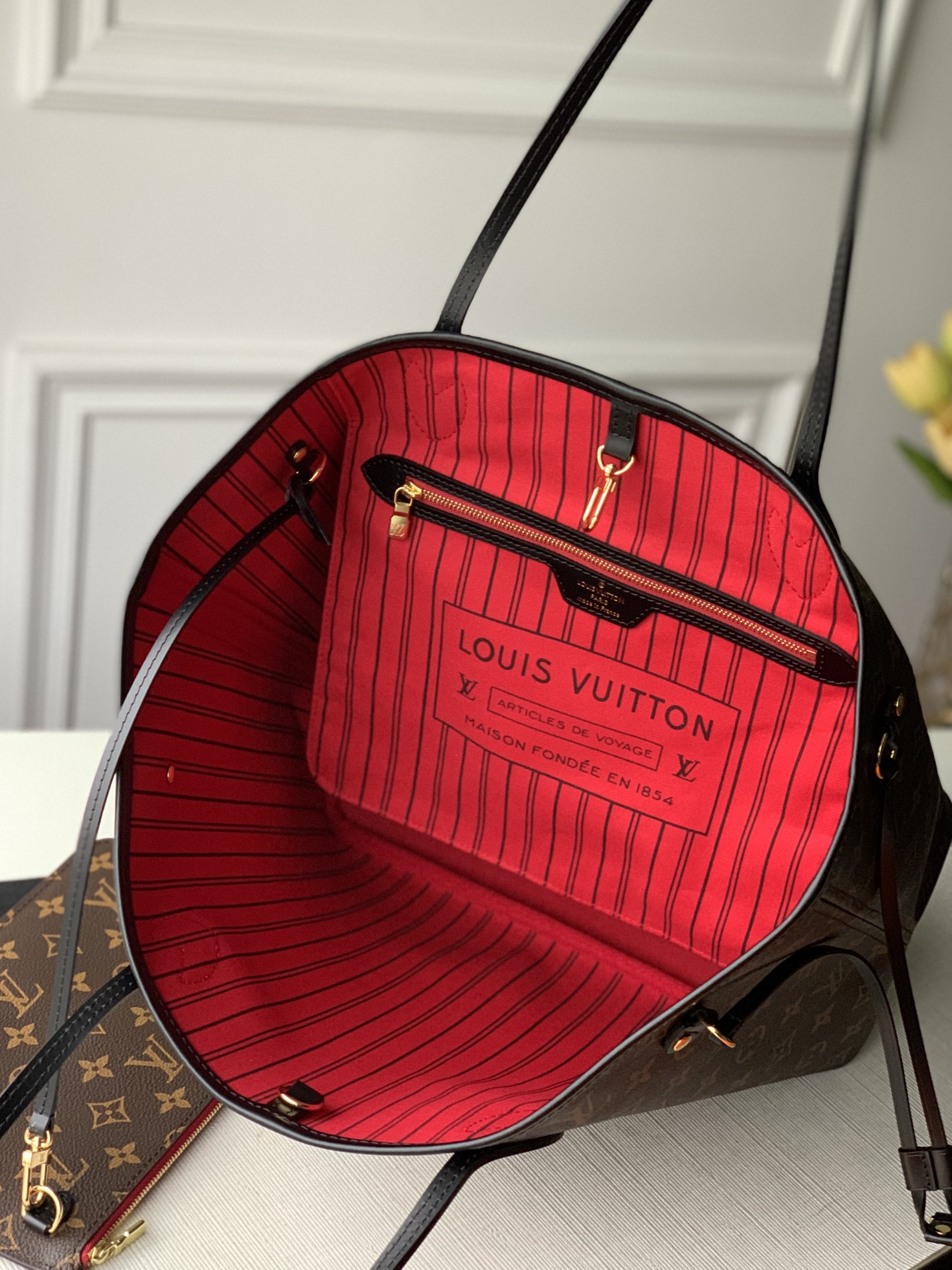Louis Vuitton Neverfull Bag