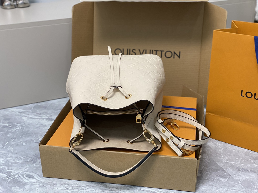 Louis Vuitton Néonoé Bag
