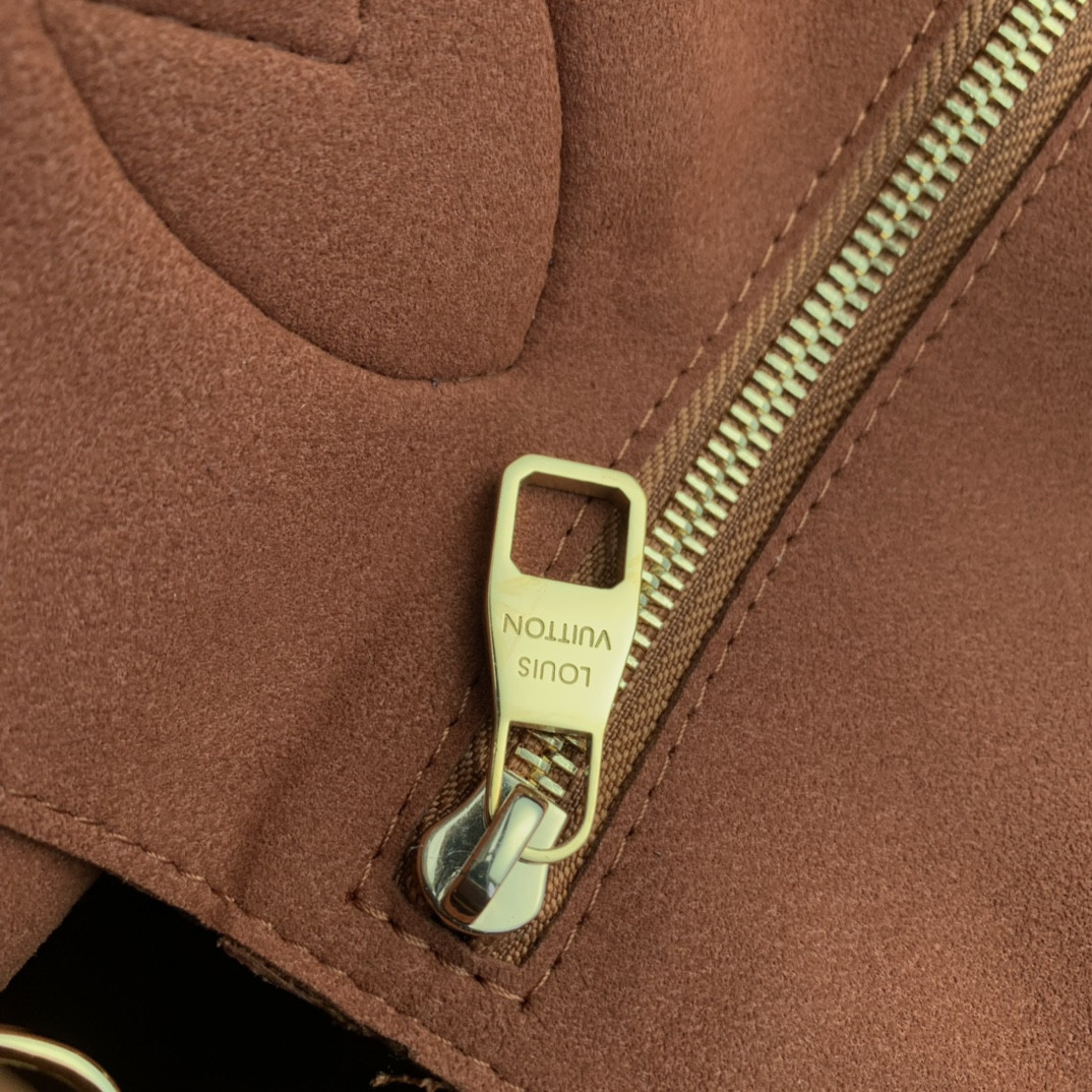 Louis Vuitton Neverfull Bag