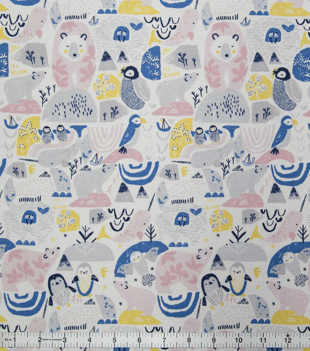 Super Snuggle Patterned Trap Winter Animals Flannel Fabric
