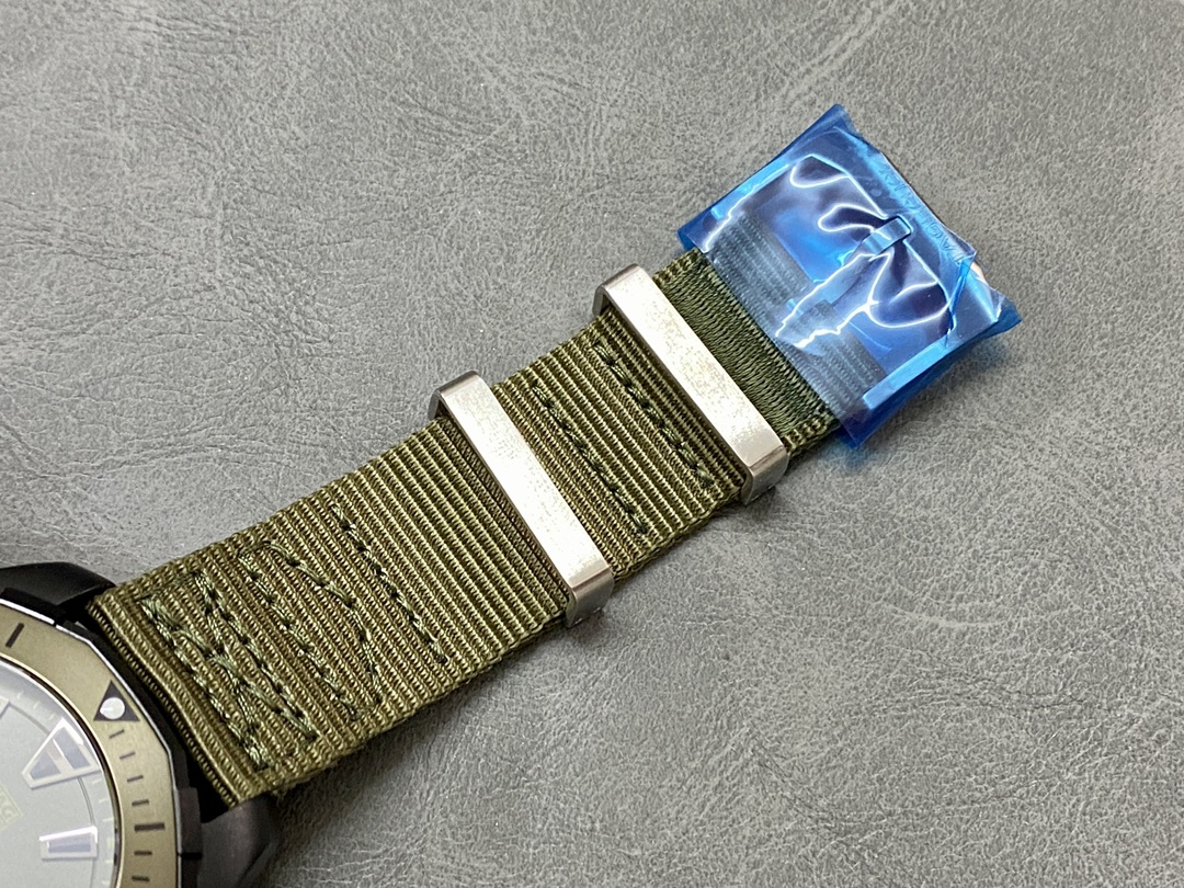 Tag Heuer Aquaracer Khaki Matte Dial Automatic WAY208E.FC8222 43mm