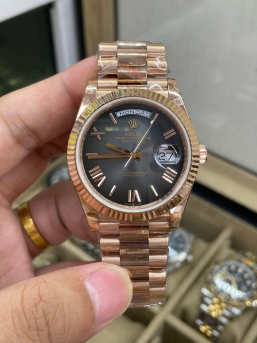Rolex Day Date in 18 ct Everose Gold M228235 0055 40mm