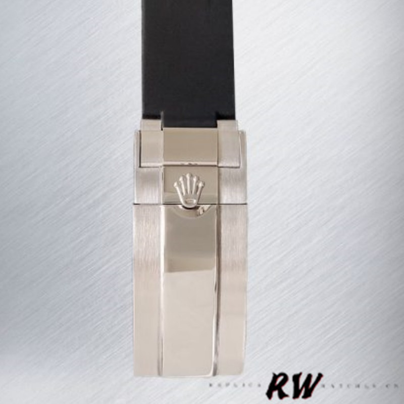 Rolex Submariner 116610 Black Dial Rubber strap 40mm Mens Replica Watch