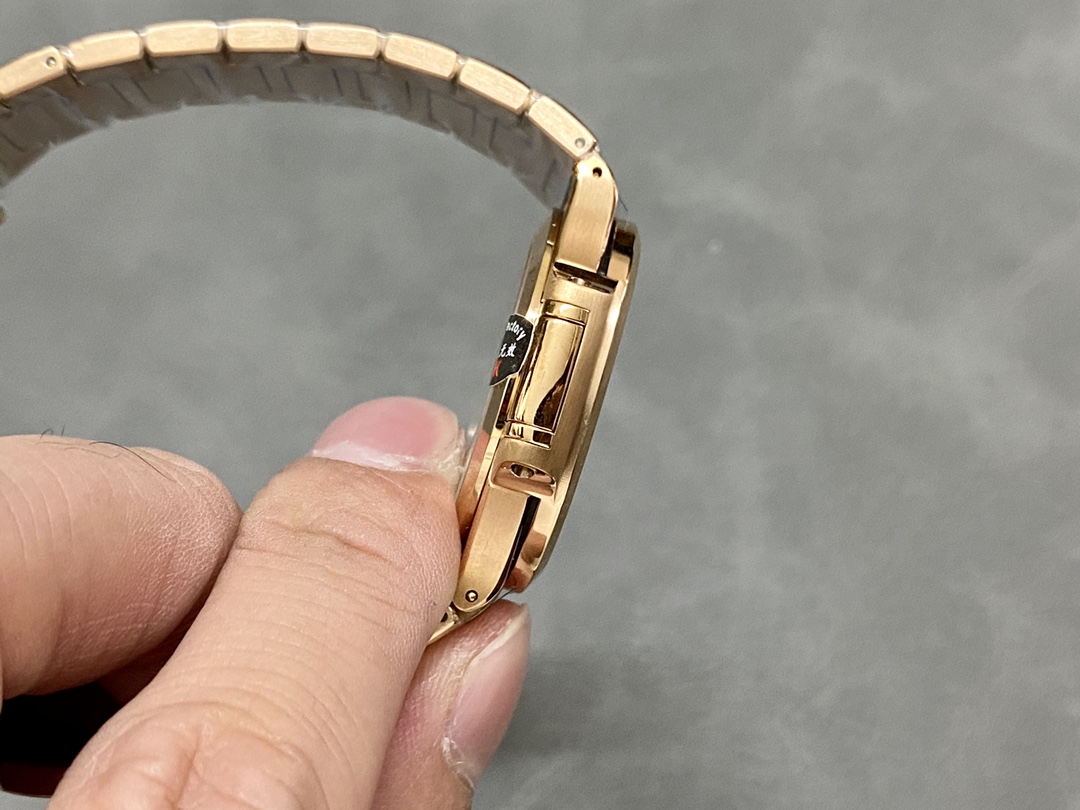 Replica Patek Philippe Nautilus 7118 1R 001 40mm Mens Watch