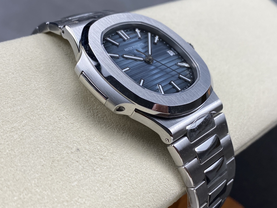 Replica Patek Philippe Nautilus 5711 1A Blue Dial 40mm Mens Watch