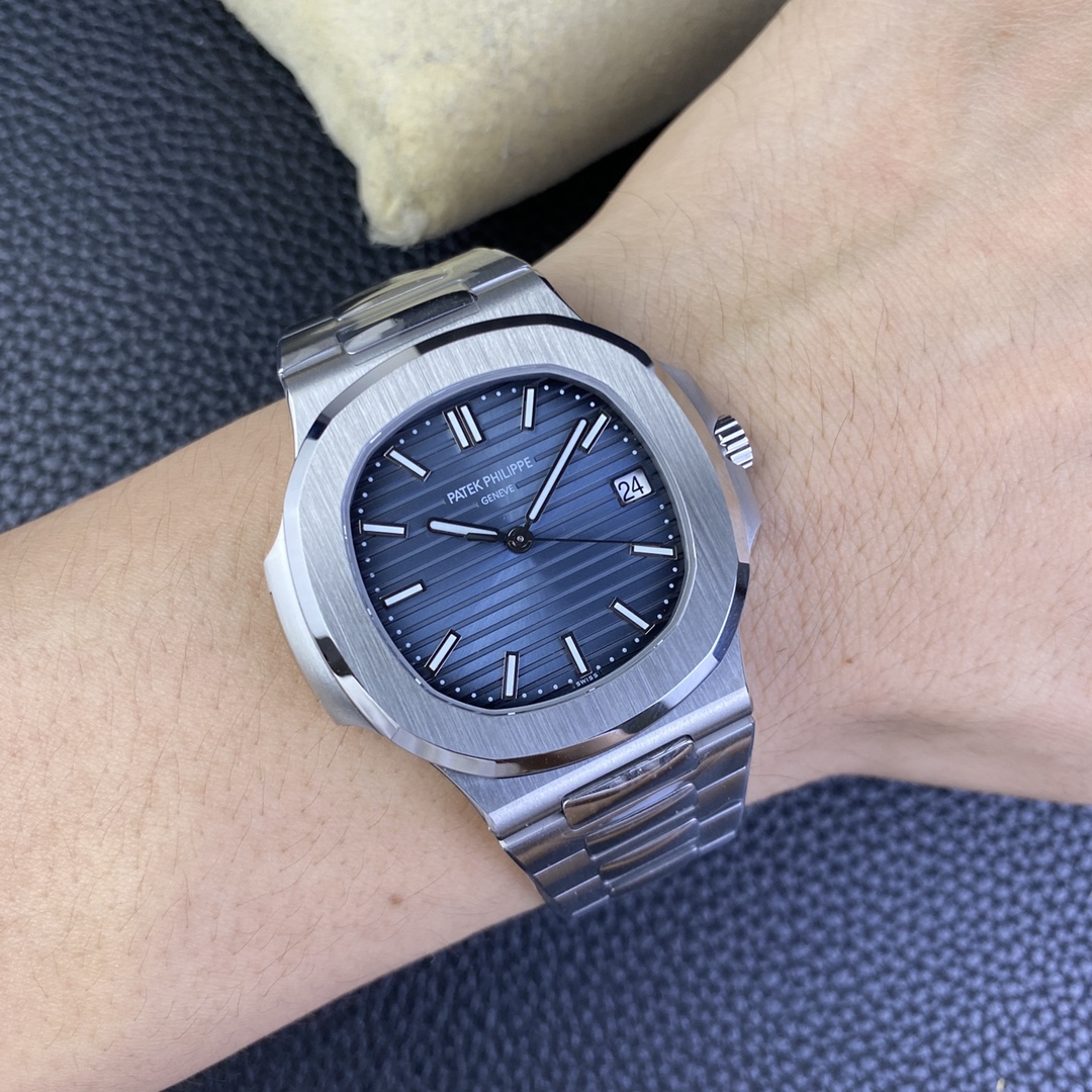 Patek Philippe Nautilus Self Winding Watch 5811 1G 001 Replica Watch