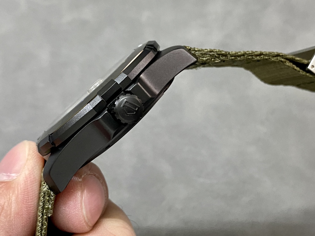 Tag Heuer Aquaracer Khaki Matte Dial Automatic WAY208E.FC8222 43mm