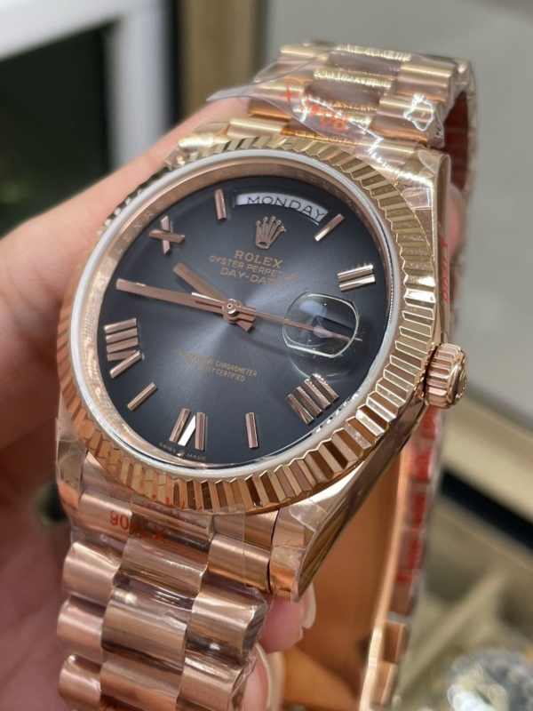 Rolex Day Date in 18 ct Everose Gold M228235 0055 40mm