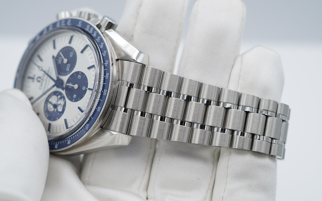 Omega Speedmaster Silver Snoopy Award Replica