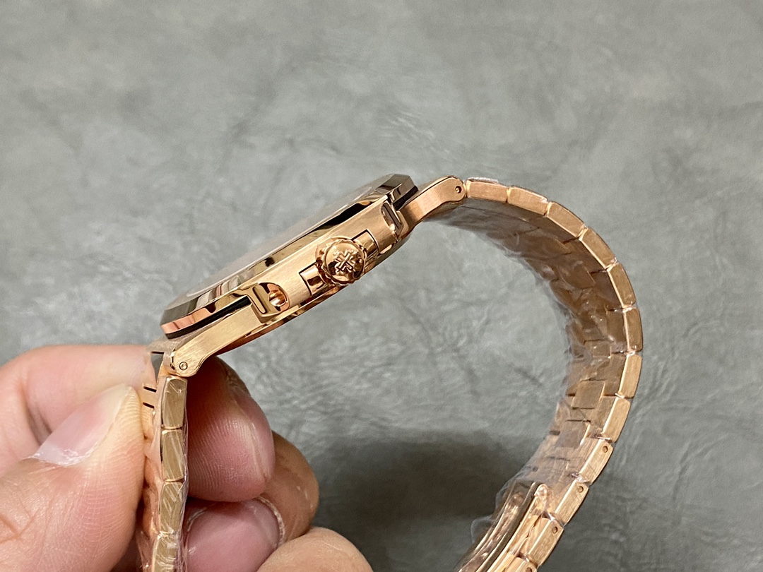 Patek Philippe Nautilus 5711 1R 001 40MM Replica Watch