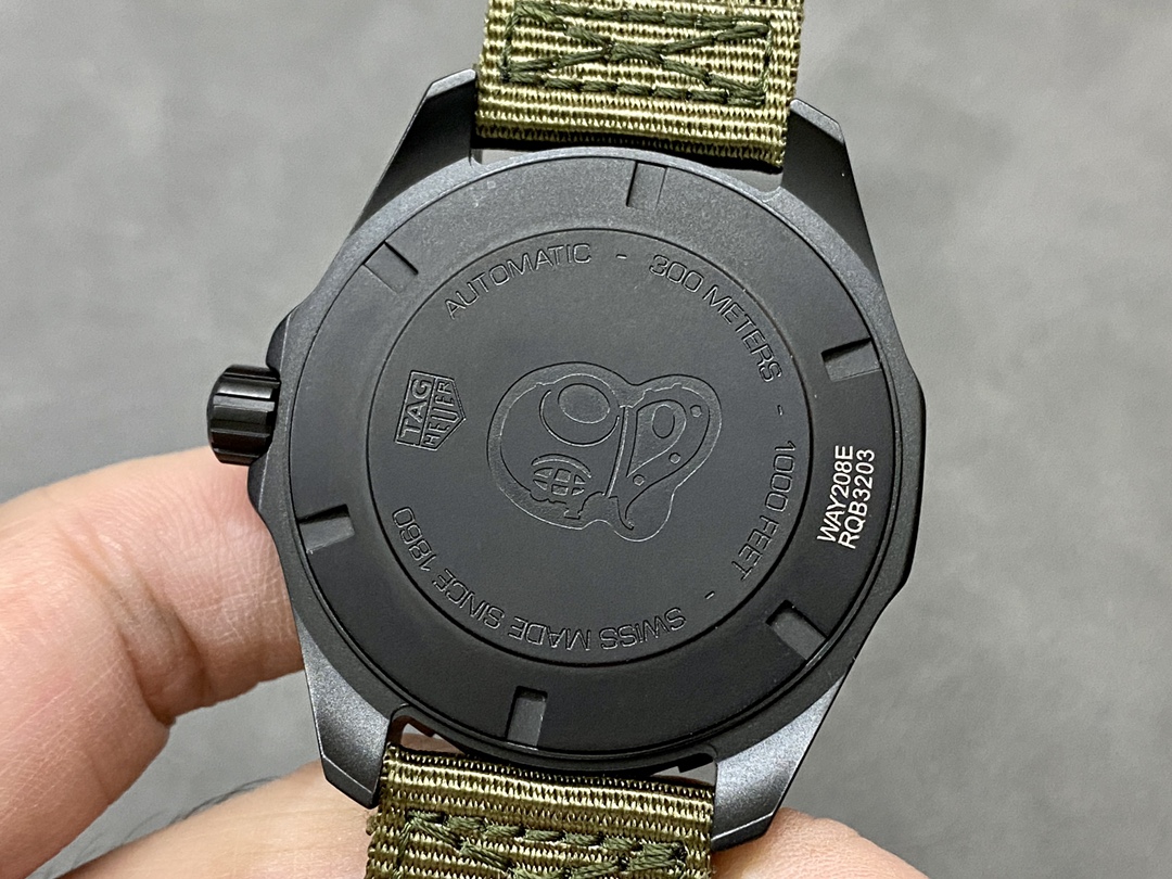 Tag Heuer Aquaracer Khaki Matte Dial Automatic WAY208E.FC8222 43mm