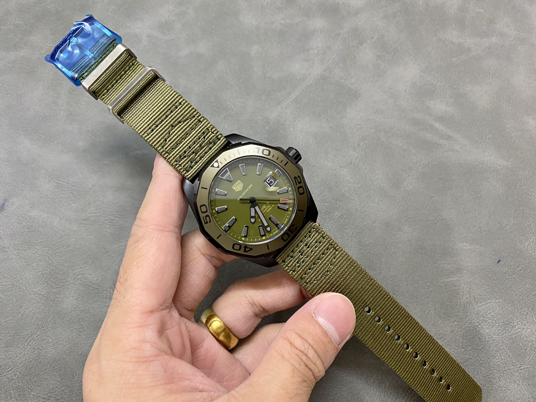 Tag Heuer Aquaracer Khaki Matte Dial Automatic WAY208E.FC8222 43mm