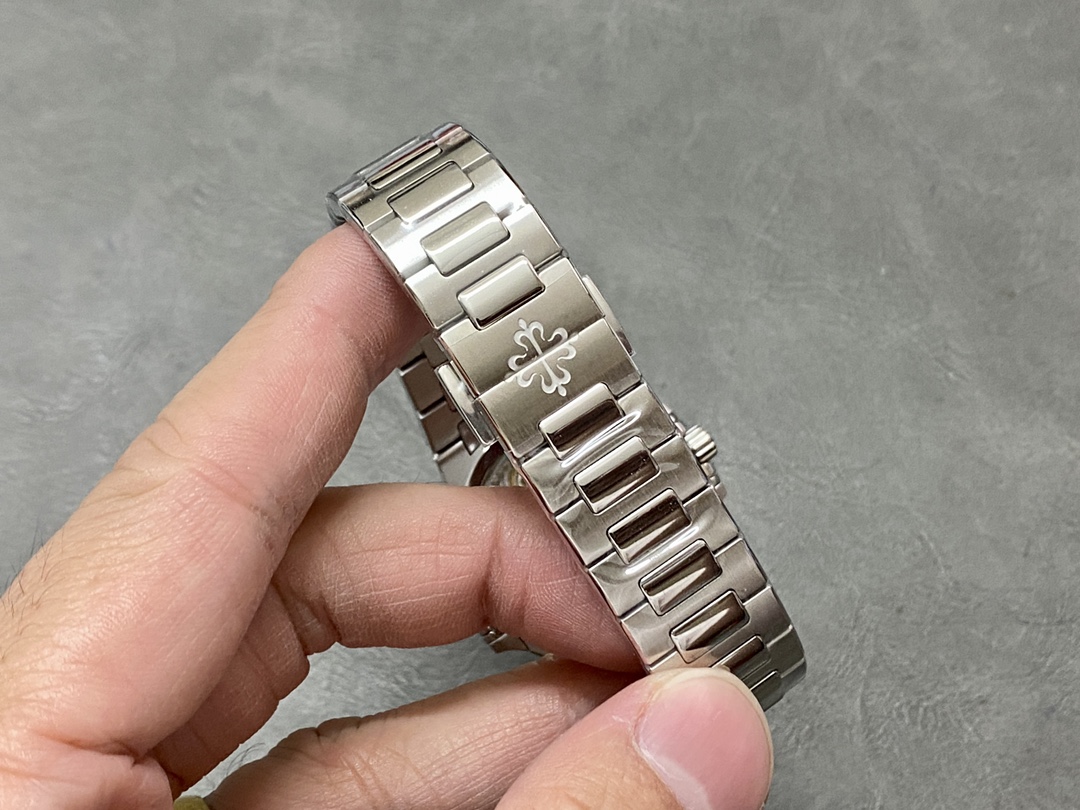 Patek Philippe Ladies Nautilus Blue Dial and Grey Dial 7118 1A 001 35.2mm