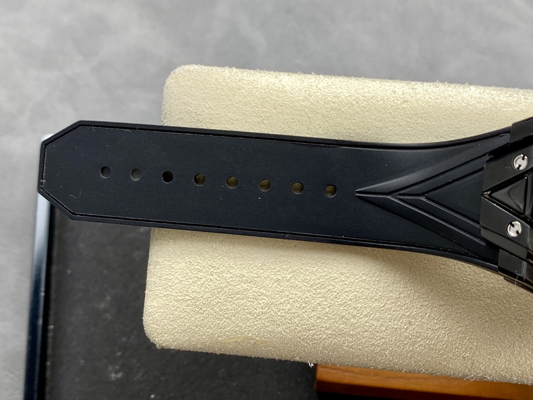 418.CX.1107.RX.MXM22 Hublot Big Bang Sang Bleu II Black Magic