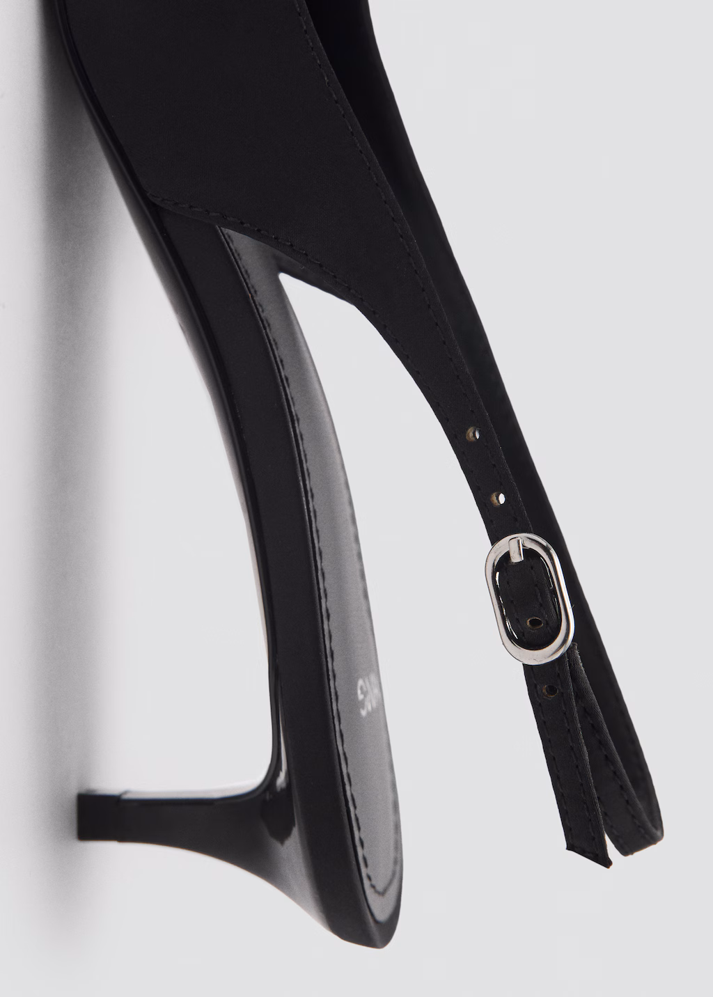 High-heeled shoes with pointed toe and bow - Black