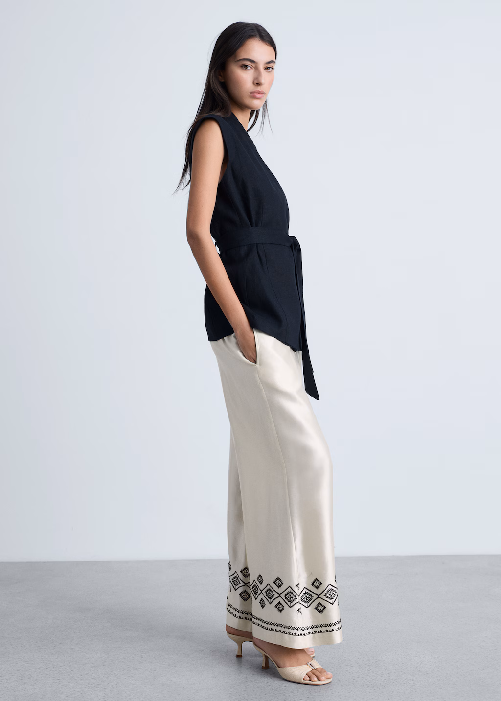 Wideleg trousers with embroidered hem - Ecru