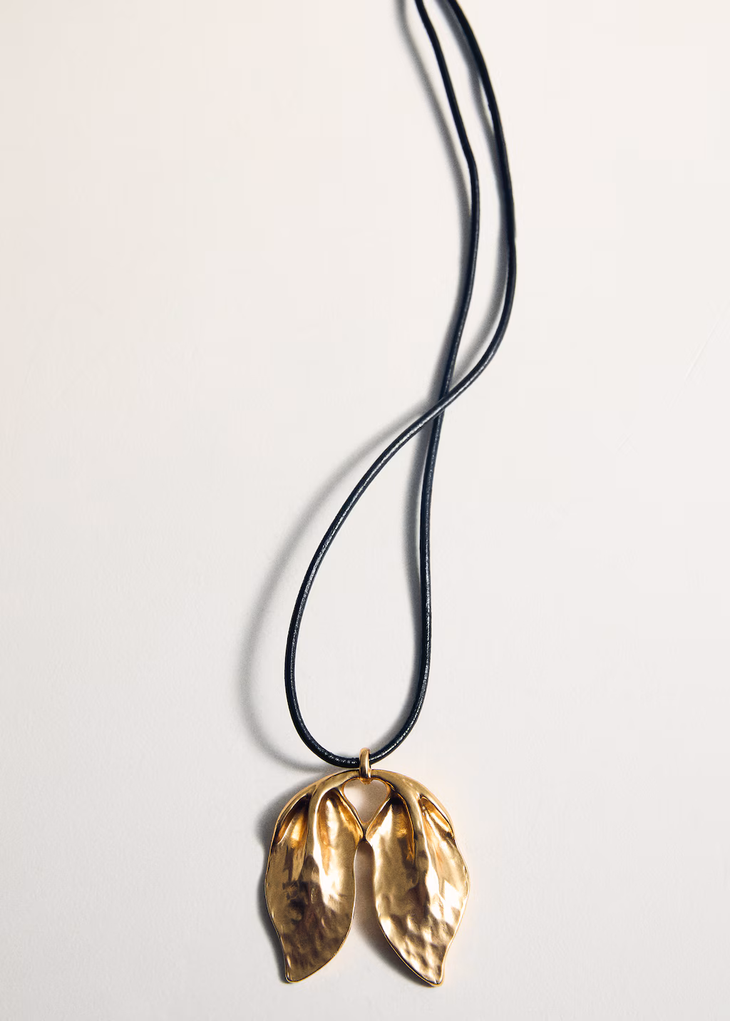 Textured-leaves pendant necklace - Gold