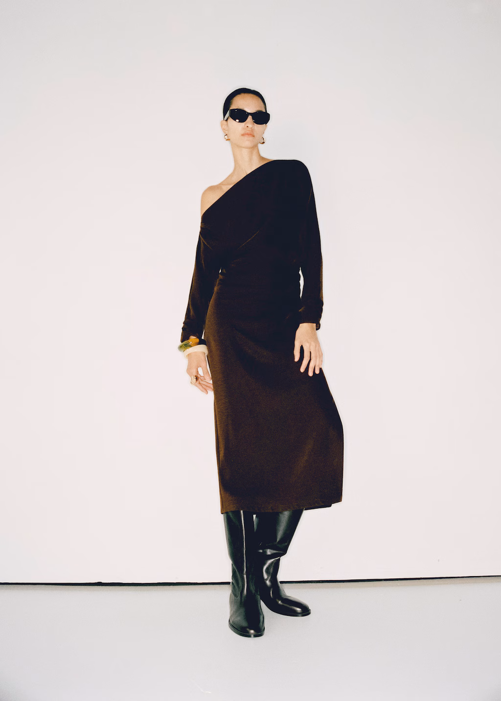 Asymmetrical dress with gathered sides - Brown