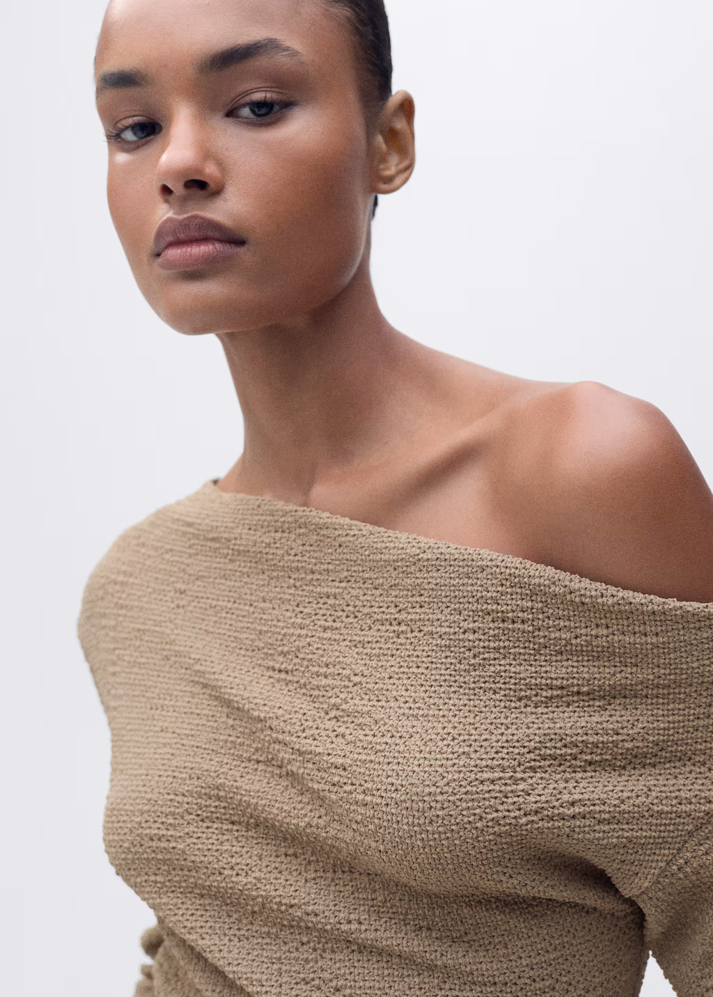 Textured asymmetrical neck t-shirt - Olive Green