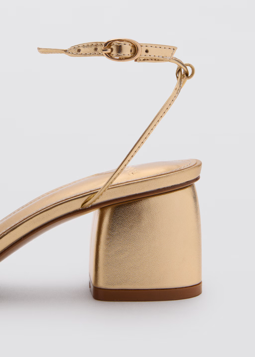 Heeled sandal with crossed straps - Leather