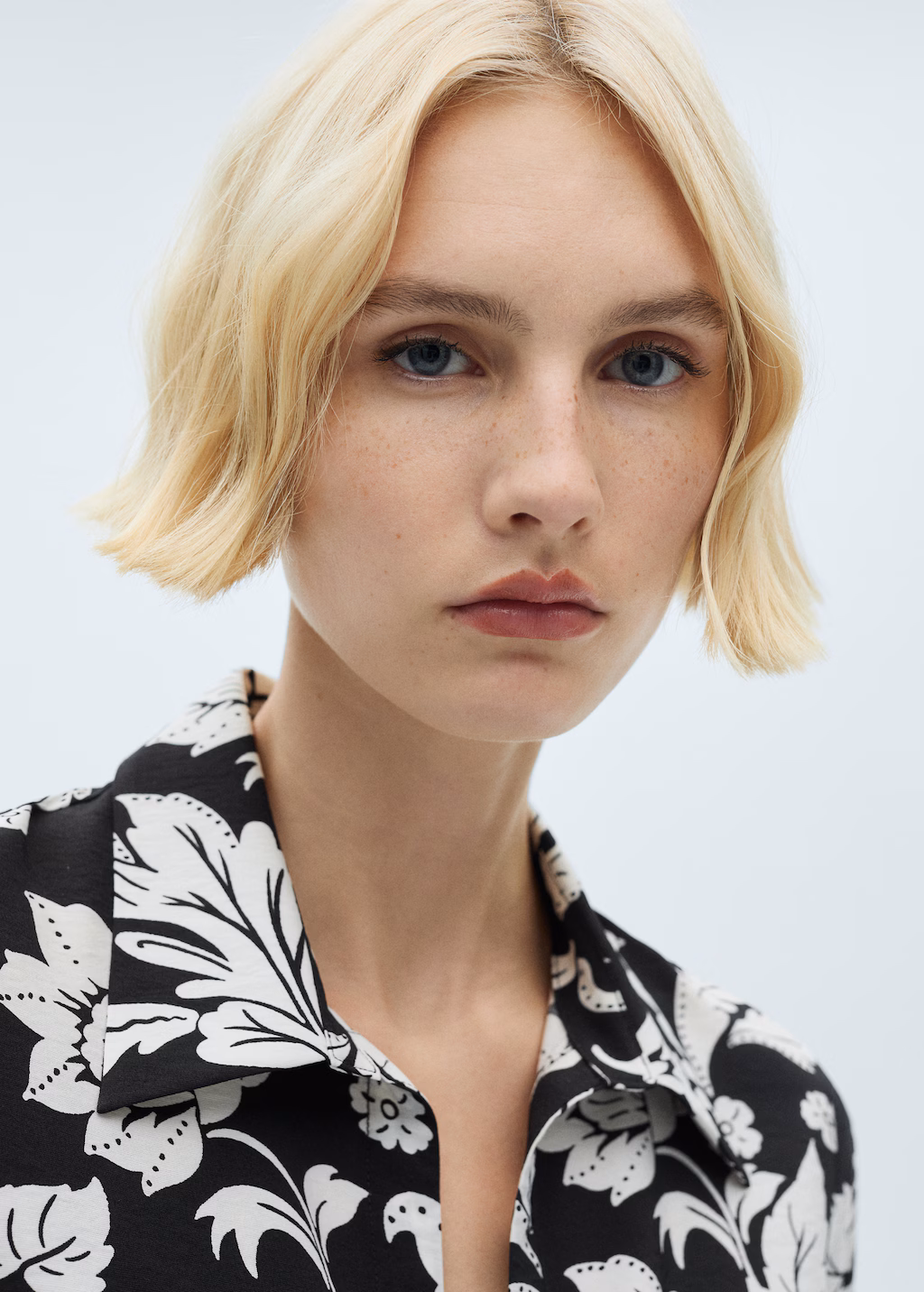 Floral-print blouse with knot detail - Black