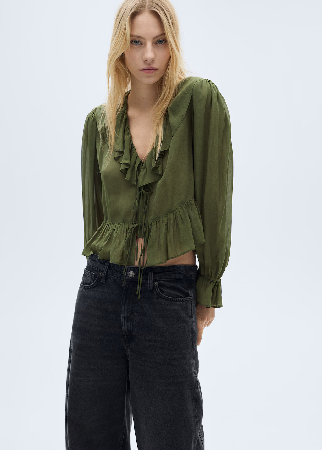 Ruffled blouse with bow closure - Ecru
