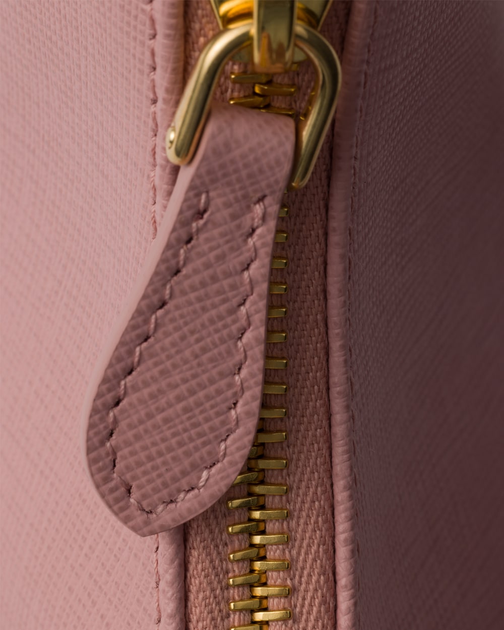 Replicate Prada Re-Edition 2005 Saffiano Leather Bag(1:1 replica)