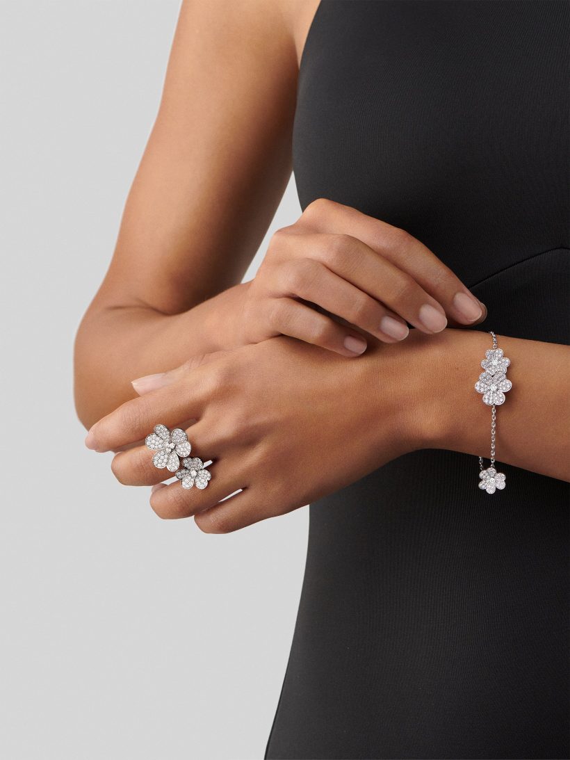 Replicate Frivole Between the Finger ring(1:1 replica)