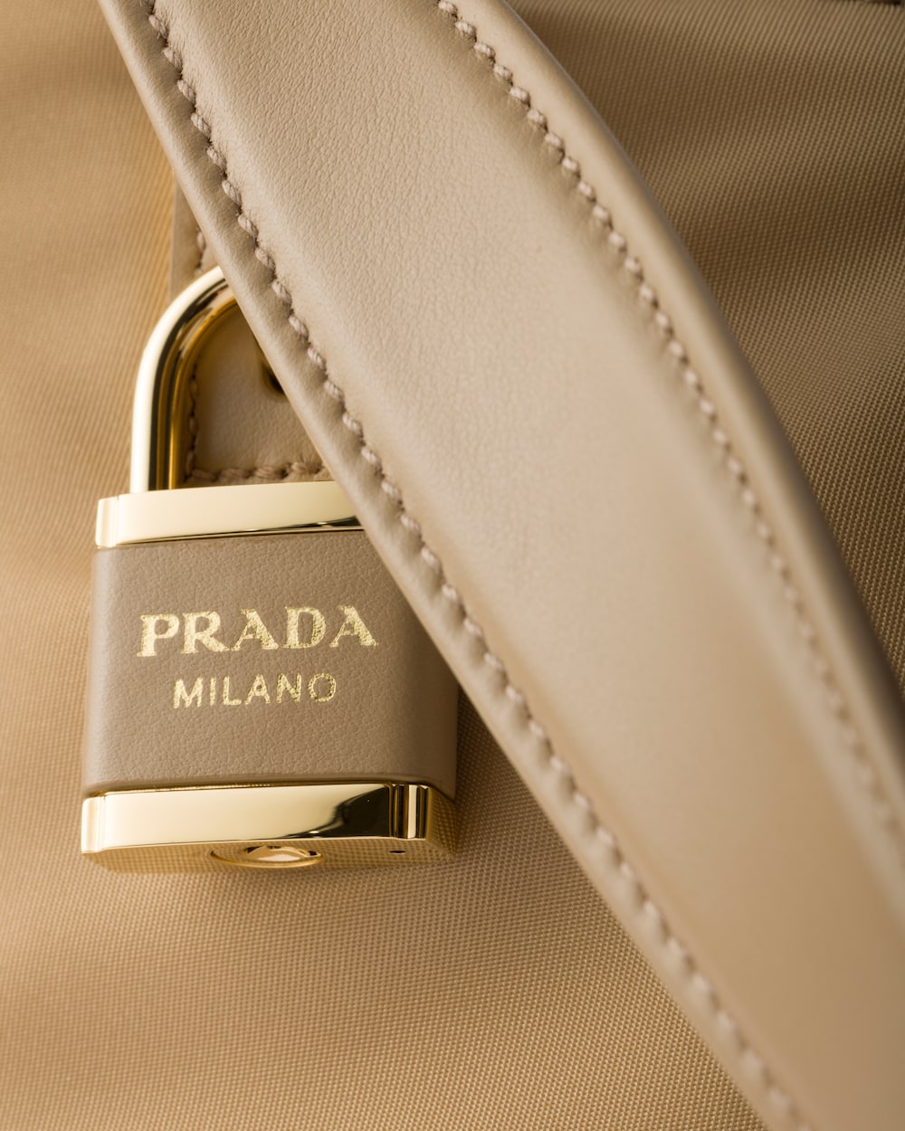 Replicate Prada Aimée Large Re-Nylon and Leather Shoulder Bag With Padlock(1:1 replica)