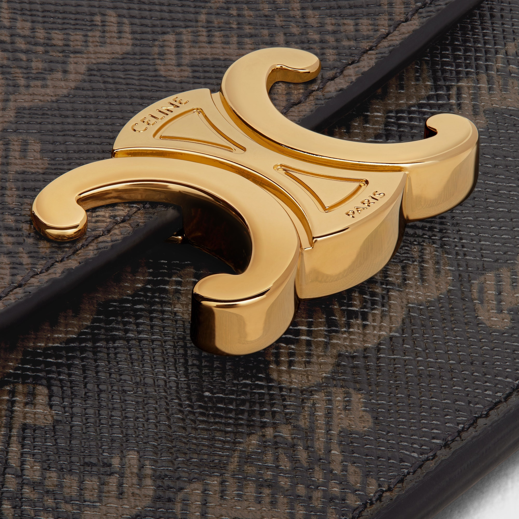 Replicate CARD HOLDER WITH FLAP TRIOMPHE IN TRIOMPHE CANVAS TAN(1:1 replica)