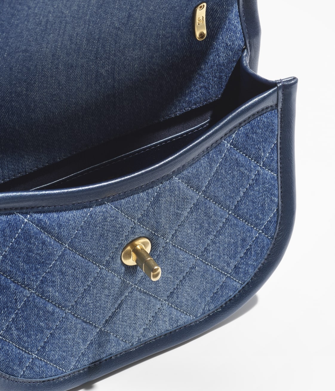 Replicate CHANEL SMALL MESSENGER BAG(1:1 replica)