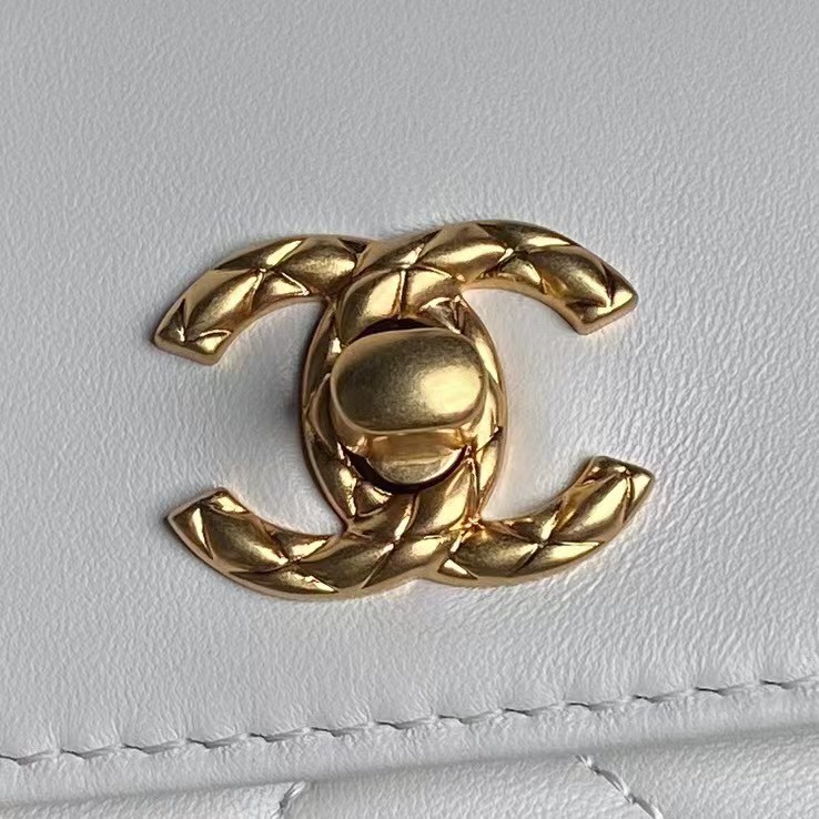 Replicate Chanel 24B AS5038 Lambskin Clutch White(1:1 replica)